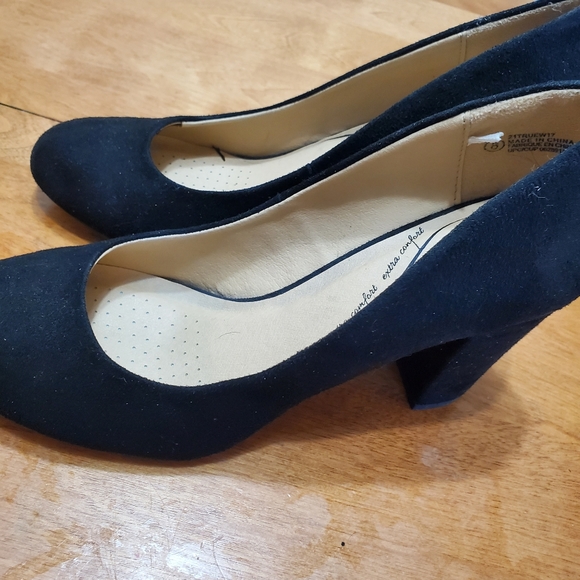 2/15$ Black Heels - Picture 2 of 3